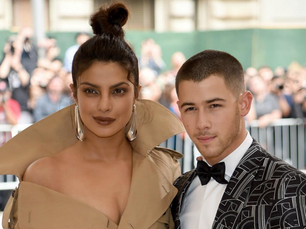 Aktrisa Priyanka Chopra I Pevec Nik Dzhonas Pomolvleny Life Star Ru