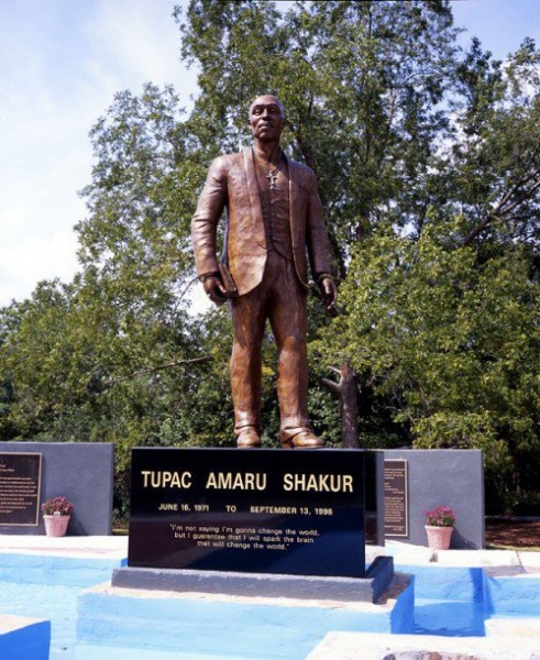 памятник Тупаку Шакуру, 2005 год