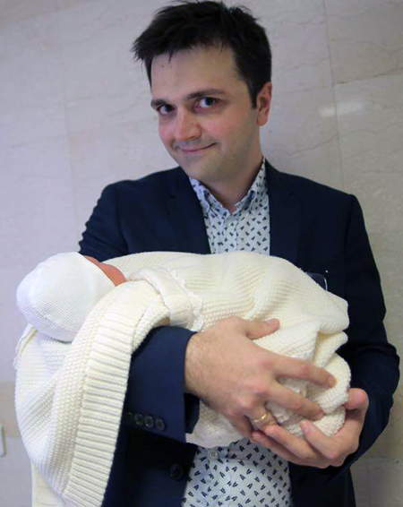 Зураб Матуа с новорожденной дочерью Мэри