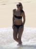 Мария Шарапова на пляже в купальнике