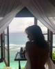 Кэти Топурия в купальнике на пляже