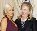 Хилари Клинтон засмотрелась на пышную грудь Кристины Агилеры