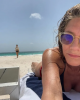 Дженнифер Энистон поделилась фотографиями в бикини с пляжа