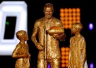 Дэвид Бекхэм с сыновьями на церемонии Nickelodeon Kids' Choice Sports Awards 2014