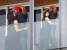 Канью Вест и Ким Кардашян целуются на балконе