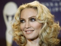 Мадонна показала обнаженную грудь (ФОТО)