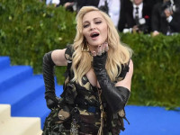 Мадонна не смогла запретить продажу своего нижнего белья