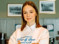 Уехавшая на ПМЖ в Англию Пуговка возвращается в Россию для съемок в продолжении «Папиных дочек»