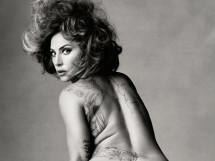 Леди Гага снялась голой ради рекламы своего нового фильма (ФОТО)