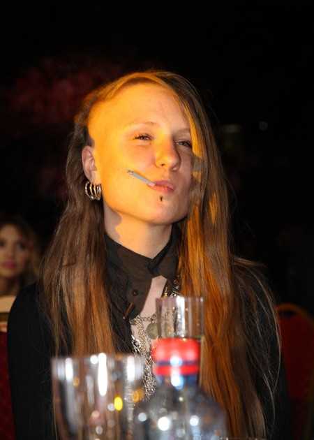 Кто из российских звезд курит сигареты женщины