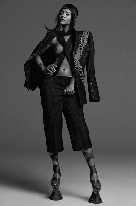 Rihanna_AnOther_Magazine_Topless_Photoshoot_S_S_2015_LQ_04.jpg