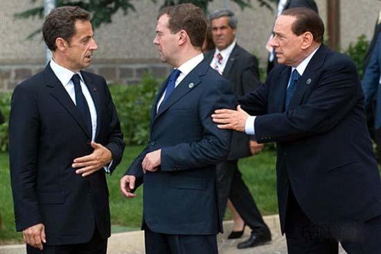 Социальные сети потешаются над «пьяными» Путиным и Медведевым