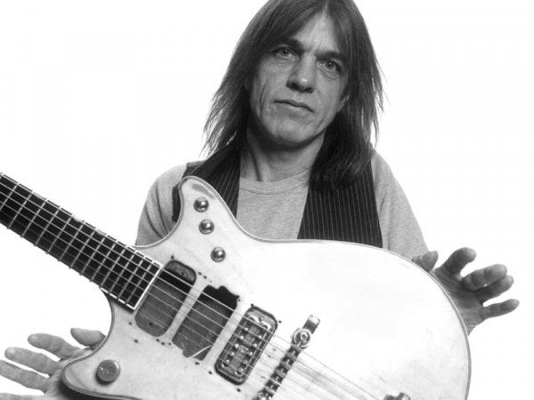 Ритм-гитарист и один из основателей группы AC/DC Малькольм Янг ...