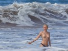 Голая Майли Сайрус на пляже