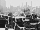 Ирина Шейк снялась топлес для Harper's Bazaar