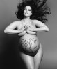 Беременная модель plus-size Эшли Грэм снялась полностью голой