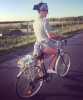 Кэти Перри катается на велосипеде