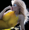 Кайли Дженнер показала грудь в новом номере V Magazine
