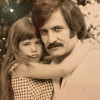 Тогда и сейчас: Дженнифер Энистон выложила не публиковавшееся ранее фото с отцом