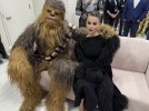 Селена Гомес с Чубаккой на мероприятии Disney Upfront 2025 Селена Гомес с Чубаккой на мероприятии Disney Upfront 2025