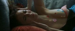 Нина Добрев показала голую грудь в комедии «Очень плохая Девчонка» (Sick Girl)
