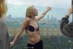 Настя Ивлеева устроила эротическую фотосессию на фоне Кремля