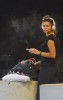 Нина Добрев курит в аэропорту Атланты