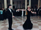 Ретрофото. Принцесса Диана и актер Джон Траволта. Белый дом, США. 1985 год