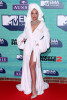 Рита Ора пришла на церемонию MTV Europe Music Awards в халате из отеля и с полотенцем на голове 