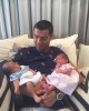Криштиану Роналду со своими новорожденными двойняшками