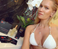 45-летняя Олеся Судзиловская выложила откровенное фото в купальнике