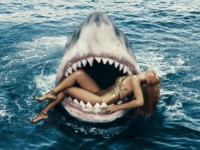 Рианна нырнула в бассейн с акулами (ФОТО, ВИДЕО)