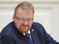 Милонов советует солдатам посмотреть гей-пародию на Бонда и Борна 