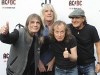 AC/DC остались без басиста (ВИДЕО)