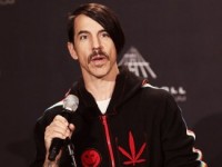 Red Hot Chili Peppers отменили ближайшие выступления из-за болезни солиста