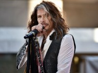 Aerosmith прервали прощальный тур из-за болезни вокалиста