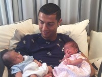 Роналду оставил футбольную команду из-за рождения детей (ФОТО)