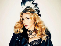Мадонна опубликовала в Instagram снимок топлесс (ФОТО)