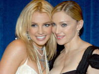 Мадонна и Бритни Спирс синхронно выложили эротические фото в своих инстаграмах