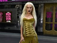 Похудевшая Кристина Агилера повторила образ 20-летней давности