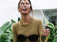 Алессандра Амбросио покорила аудиторию новой откровенной фотосессией для Vogue (8 ФОТО)