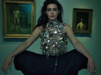 Энн Хэтэуэй снялась с голой грудью для Vogue (9 ФОТО)