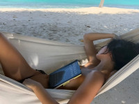 Кендалл Дженнер отметила 30-летие голой фотосессией