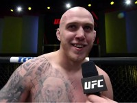 Боец UFC выйдет на бой под песню Надежды Кадышевой