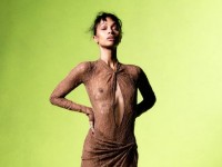 46-летняя Зои Салдана снялась с обнаженной грудью для Harper's Bazaar (8 ФОТО)