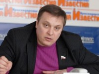 Андрей Разин избил и покусал оператора НТВ