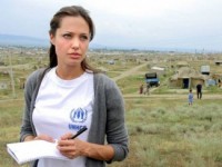 Анджелине Джоли вручат «Оскар» за помощь людям