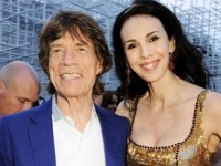 Подруга вокалиста группы The Rolling Stones покончила с собой
