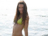 Виктория Дайнеко позировала на сочинском пляже (2 ФОТО)