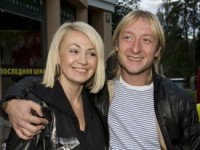 Яна Рудковская и Евгений Плющенко подготовились к рождению сына